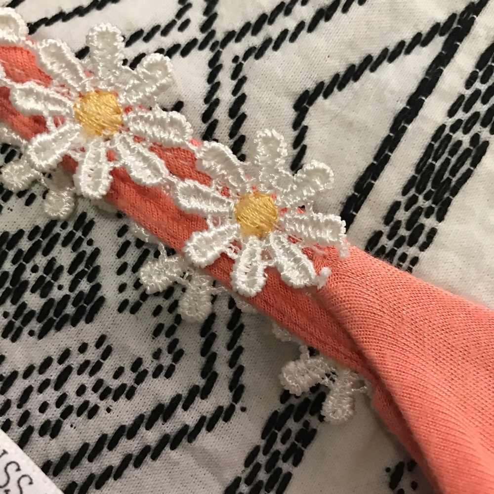 Peach colored daisy dress - Picture 7 of 8